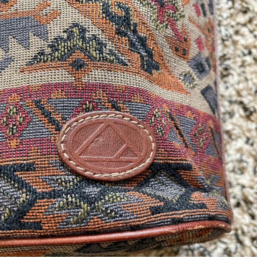 NWT vtg Liz Claiborne Southwestern & Kilim tapestry bucket bag leather trim - Picture 4 of 16
